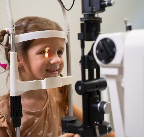 medium-shot-girl-getting-her-eyes-checked medium-shot-girl-getting-her-eyes-checked